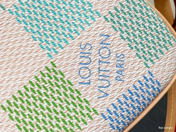 Cheap Pochette Accessoires-23.5*13.5*4CM LOUIS VUITTON 0811